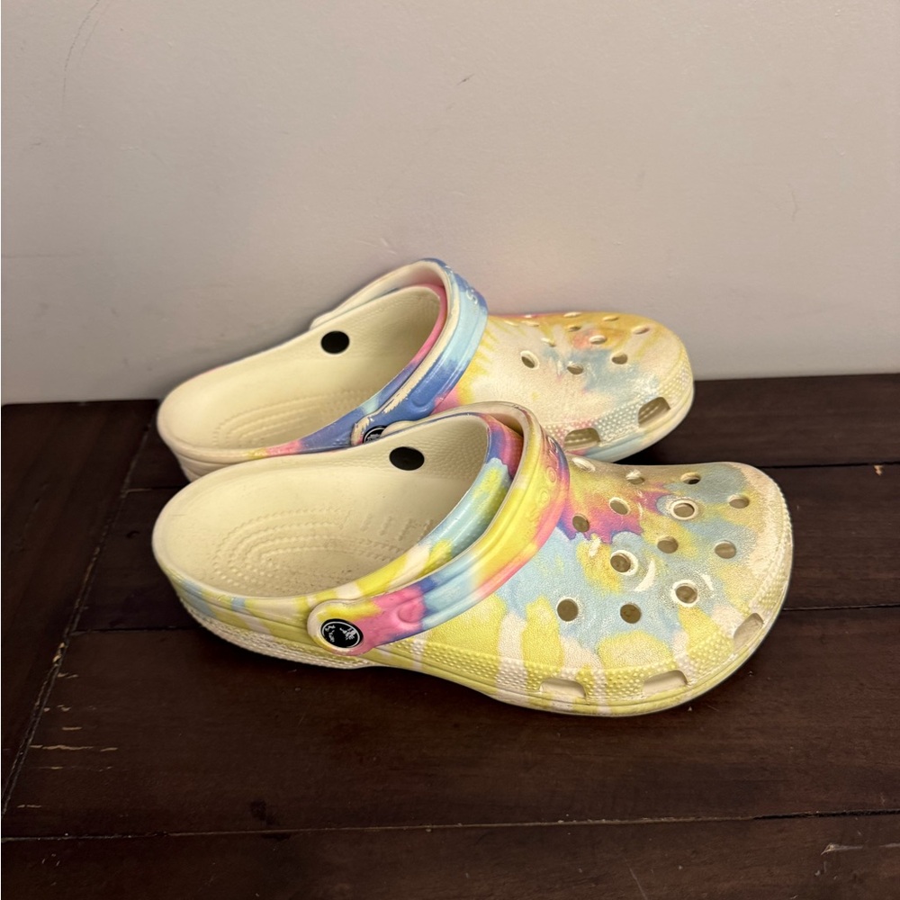 CROCS Kids Tie-Dye Clogs in Yellow Pink Blue - Picture 4 of 7